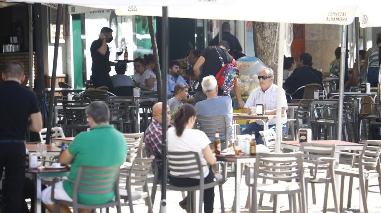 Imagen de terrazas en la zona de El Tablero de Córdoba