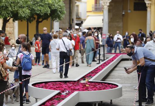 Instalación floran en el Patio de los Naranjos