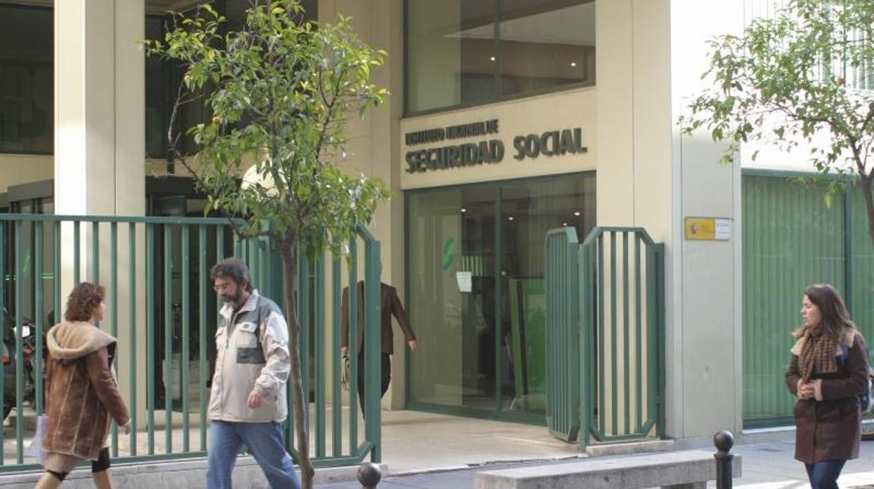 Imagen de archivo de la sede de la Seguridad Social en Córdoba