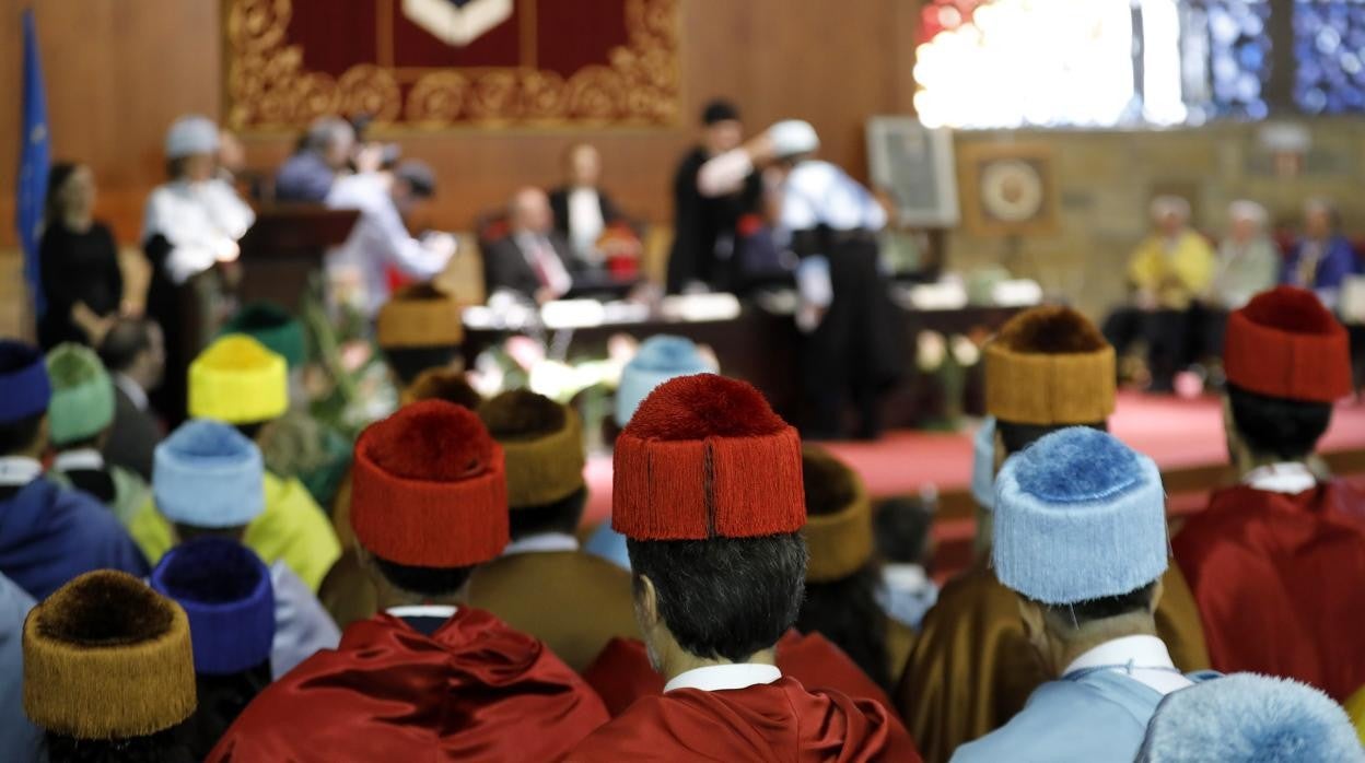 Doctores en el acto de apertura del curso en la Universidad de Córdoba