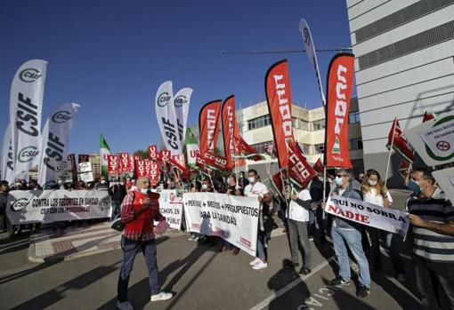 Manifestación delante del Hospital Militar