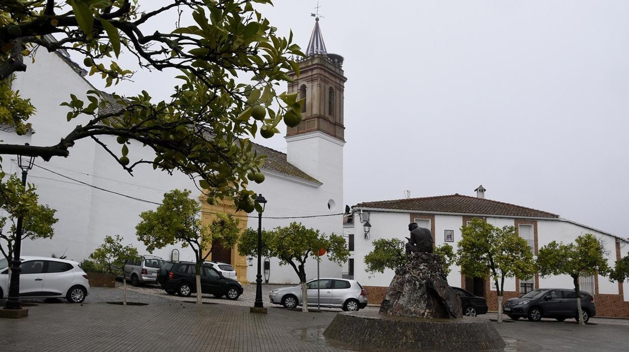 Plaza de Campofrío, junto a la iglesia parroquial