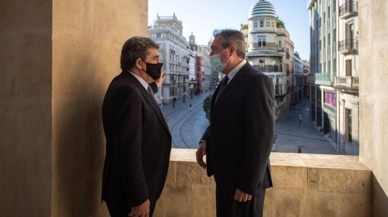 Reunión de José Luis Escrivá, Ministro de Inclusión y Seguridad Social, con el alcalde de Sevilla y líder del PSOE