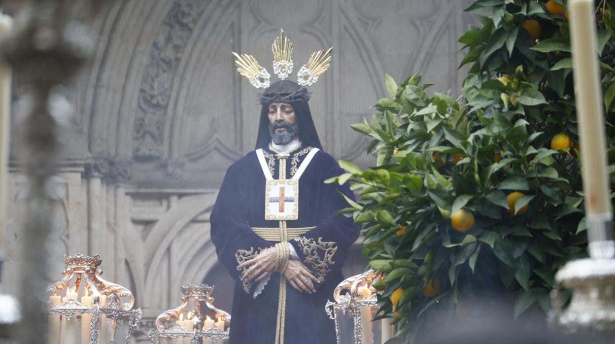 El Rescatado, en el patio del convento de Santa Marta. En el vídeo, por la calle San Pablo