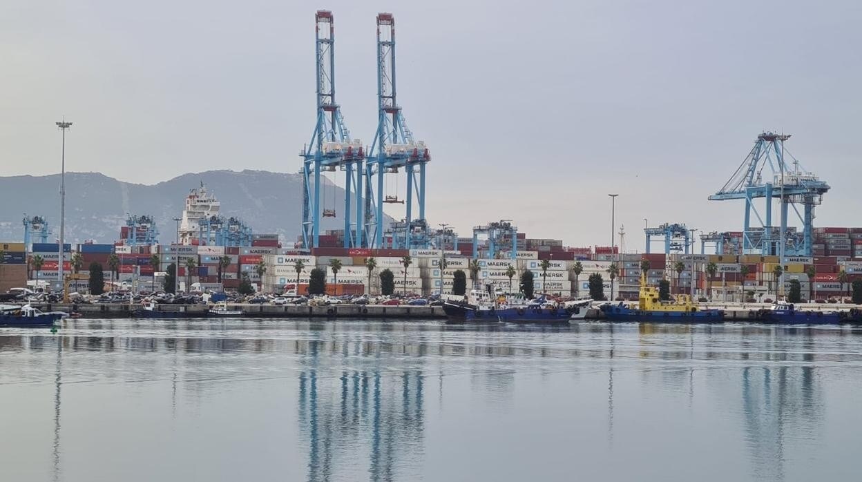 Imagen de archivo de una de las terminales de contenedores del puerto de Algeciras