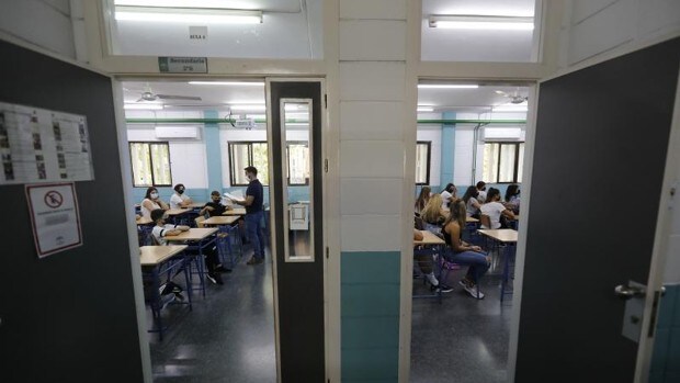 Aumentan en Andalucía los casos de acoso con grabaciones a profesores en clase