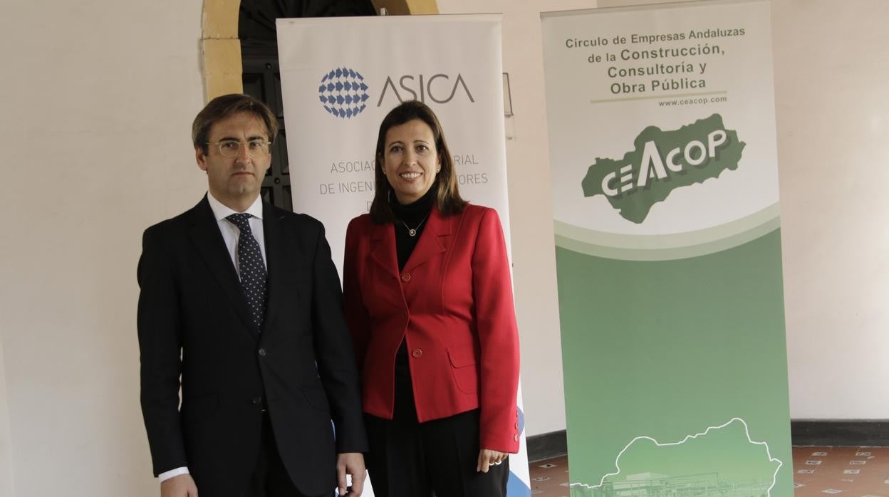 Ignacio Sánchez de Mora, presidente de la Asociación Empresarial de Ingenieros Consultores de Andalucía (Asica) y Ana Chocano Román, presidenta de la patronal Ceacop