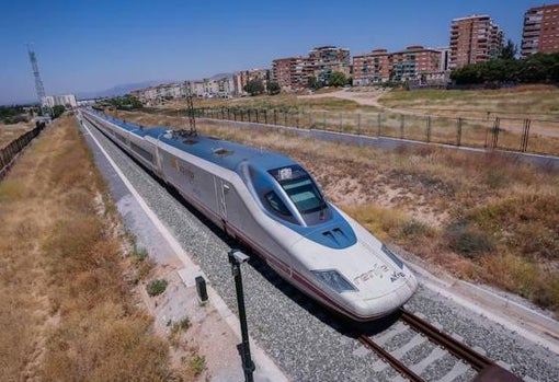 El Ave, a su llegada a Granada