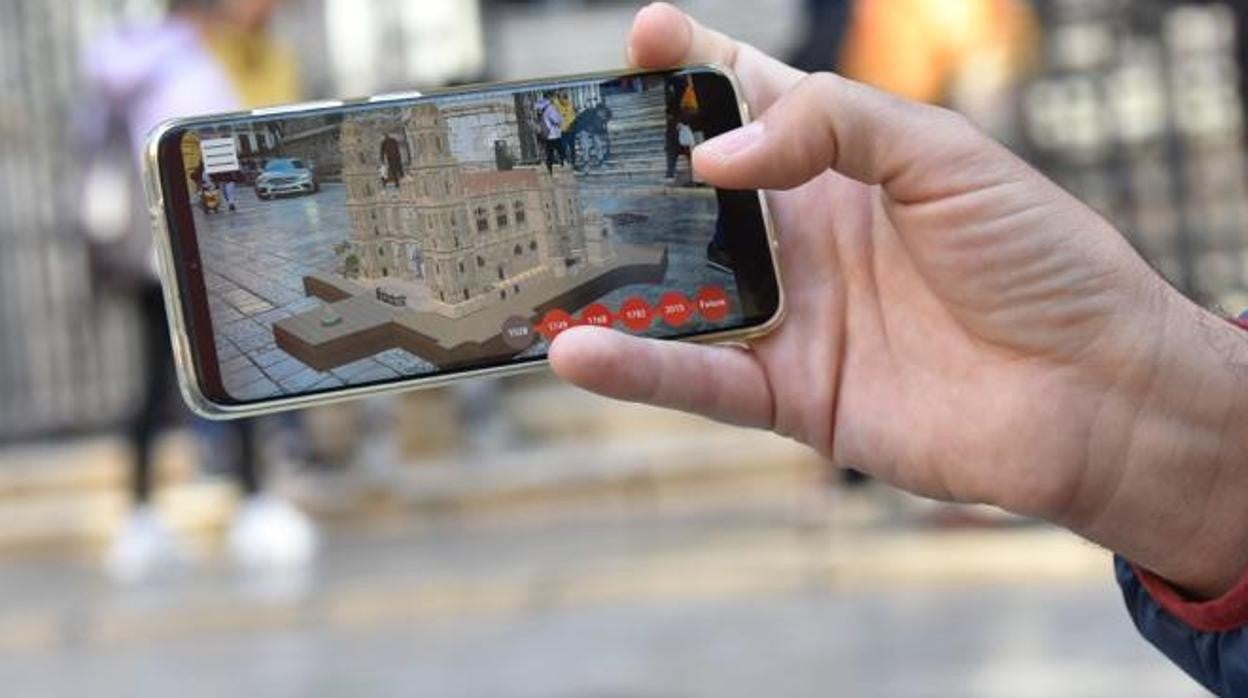 Visita en realidad aumentada a la Catedral de Málaga en el marco de la Mobile Week