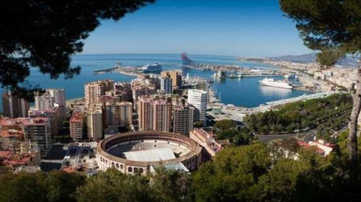 Panorámica de Málaga y su bahía