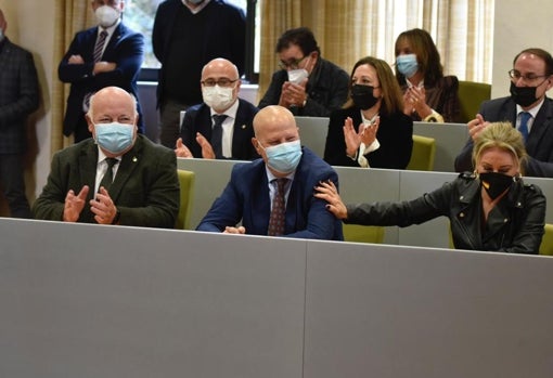 El consejero de Educación, Javier Imbroda, emocionado después de que Moreno le reconociera como uno de los principales impulsores del proyecto