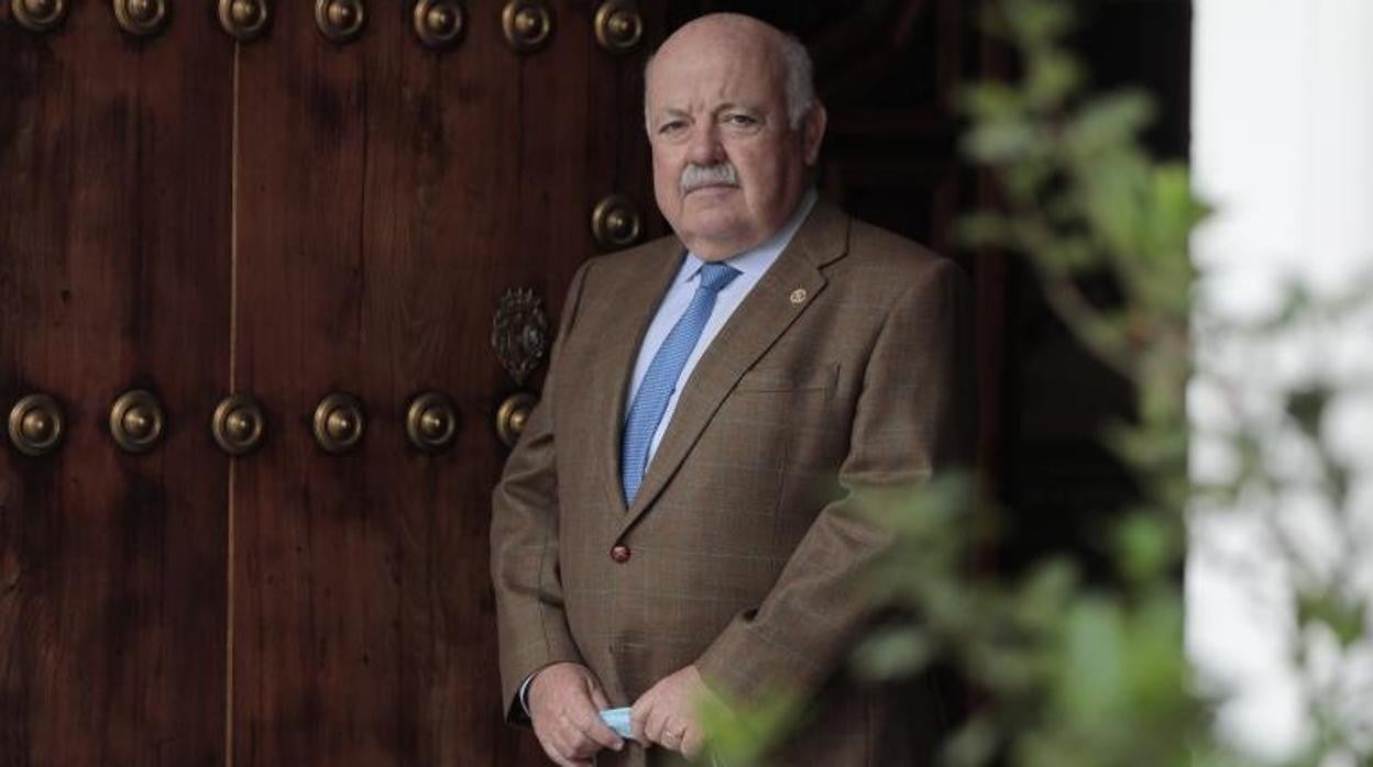 El consejero de Salud y Familias, Jesús Aguirre, posa el pasado martes para ABC en San Telmo