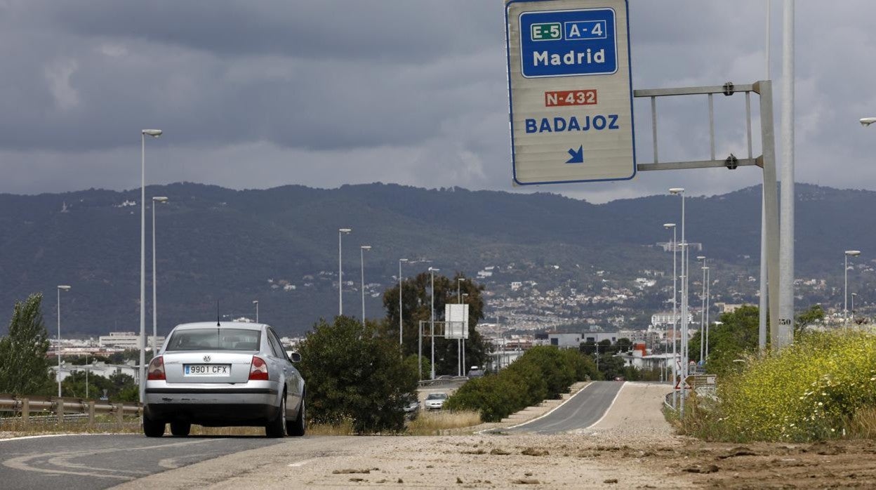 Arranque de la Badajoz-Granada en Córdoba