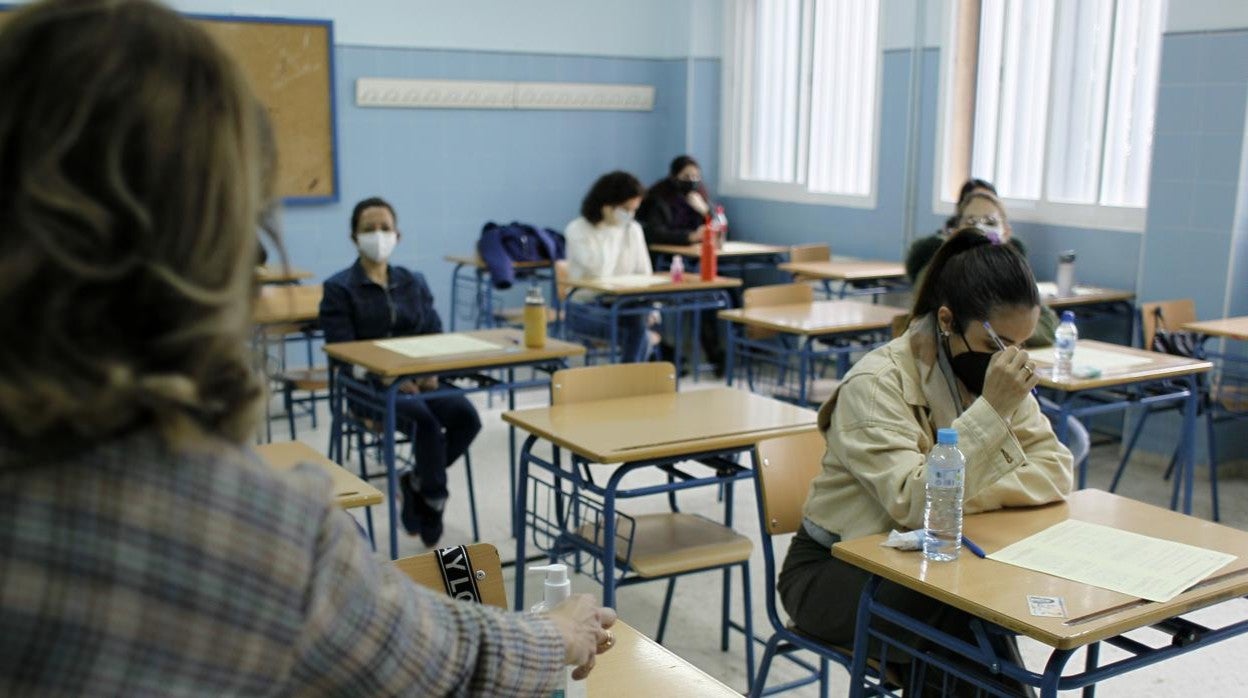 Las consejerías de Sanidad y Educación de la Junta de Andalucía son las que convocarán más plazas