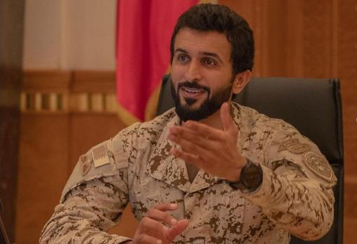 Al Khalifa, con el traje del Ejército