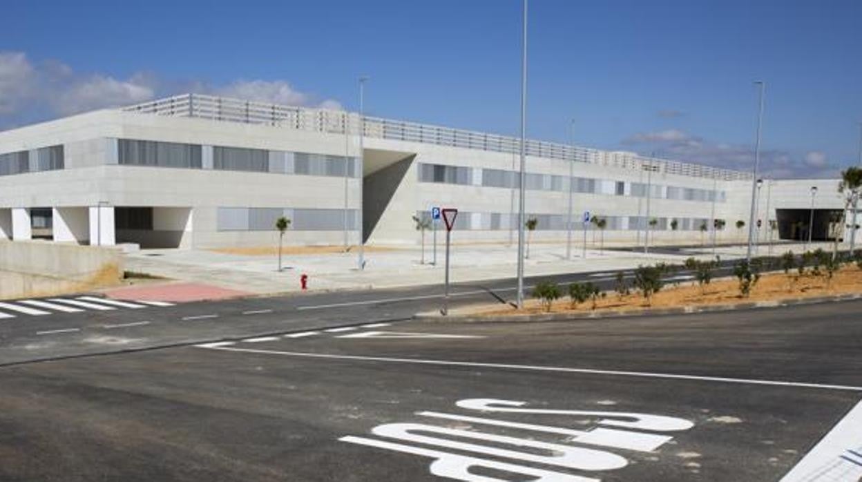 El centro hospitalario construido en Lepe