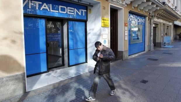 Piden 4 años para el exadministrador de Vitaldent por falsificar títulos a alumnos con el sello de la Universidad de Córdoba (UCO)