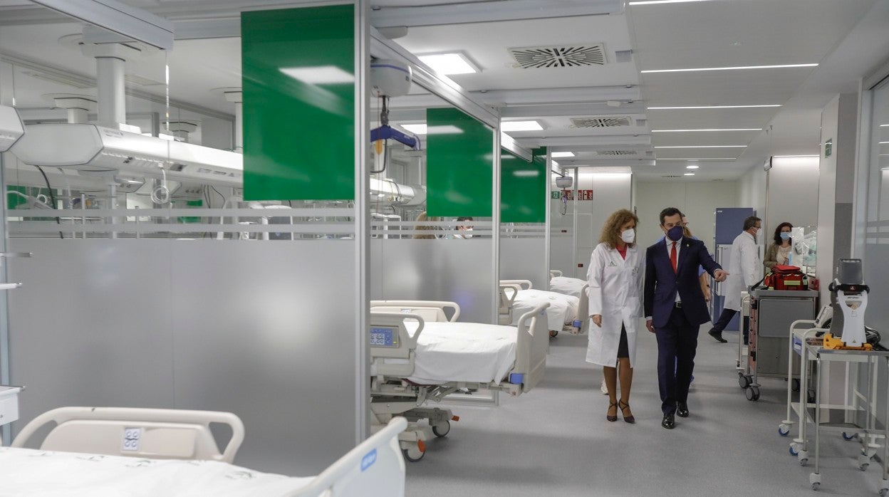 El presidente de la Junta, Juanma Moreno, inaugura el hospital Covid de Sevilla