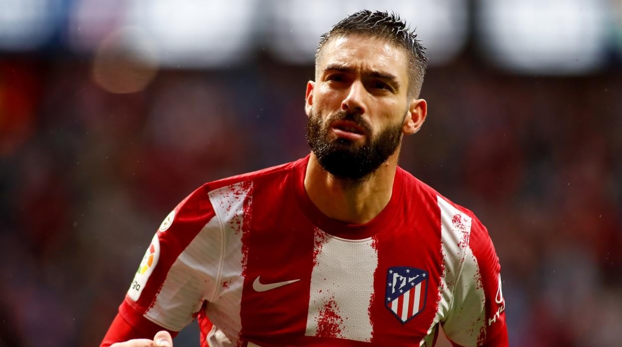 El jugador belga Yannick Carrasco disputa un partido con el Atlético de Madrid