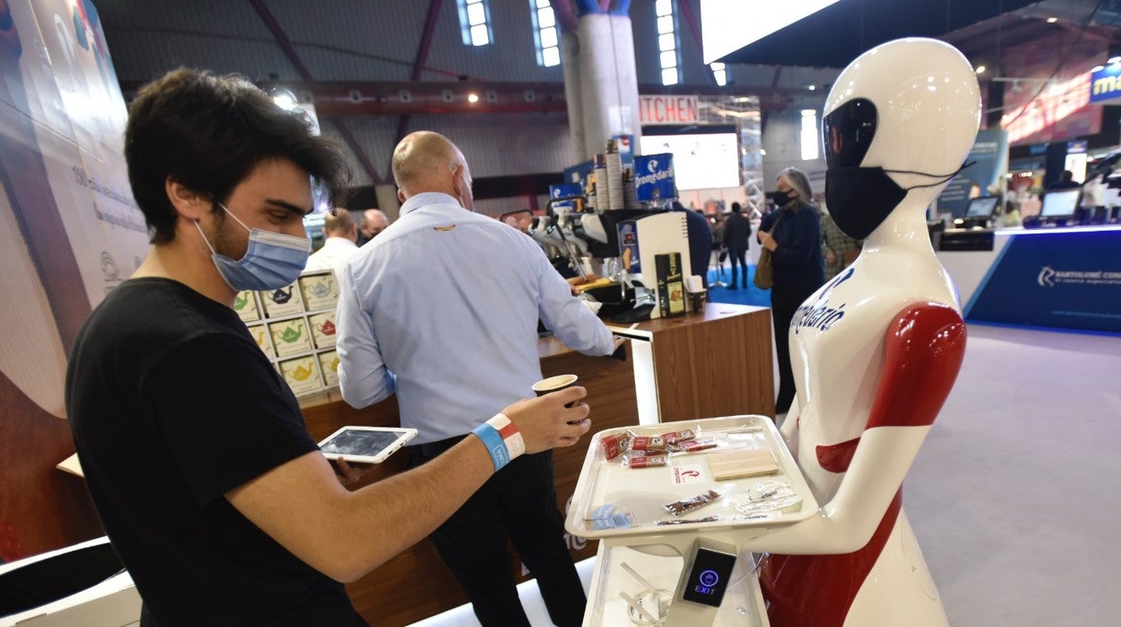 Uno de los robots que se exhiben en el Salón de Innovación en Hostelería que acoge el Palacio de Ferias y Congresos de Málaga