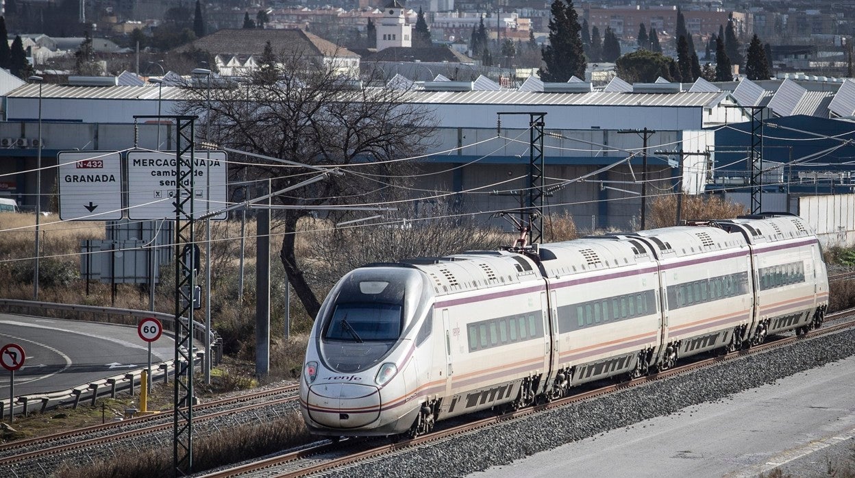 AVE de Granada en las Estación de Andaluces