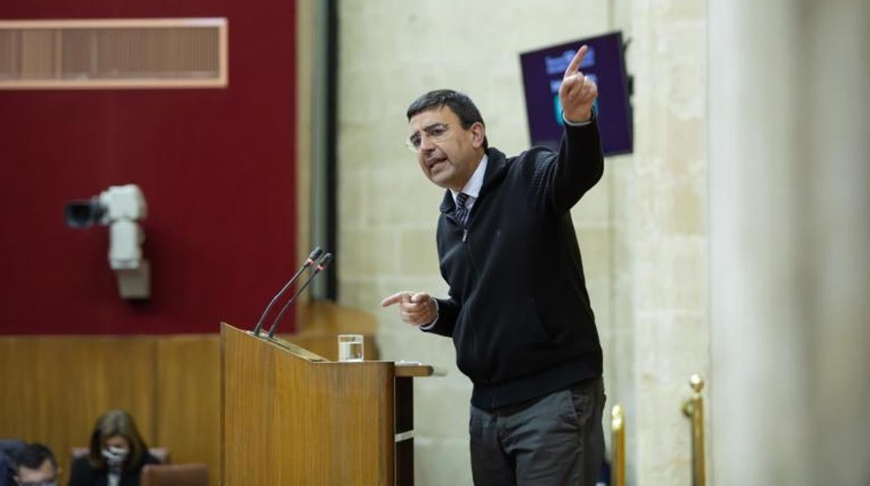 El diputado socialista Mario Jiménez desde la tribuna del Parlamento este miércoles