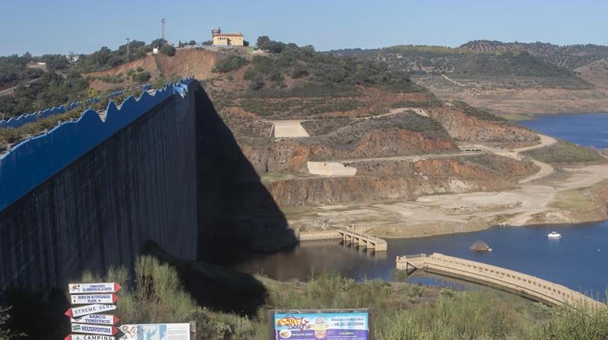 El pantano de la Breña, segundo más grande de la provincia, en noviembre del año pasado