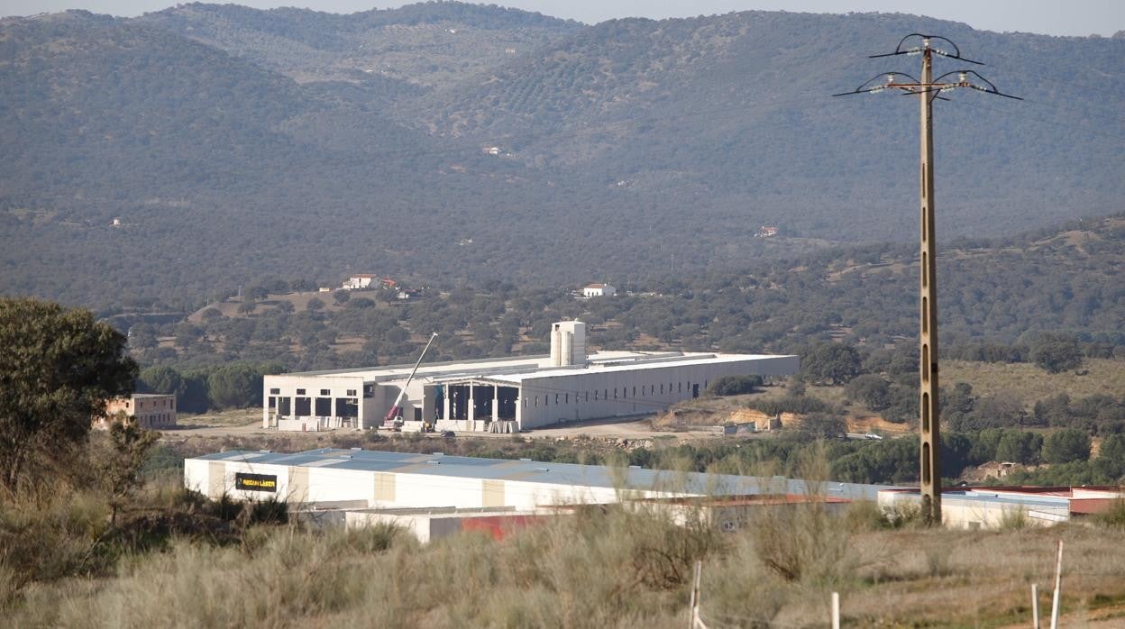 Construcción de una amplia fábrica en uno de los múltiples polígonos con que cuenta Espiel