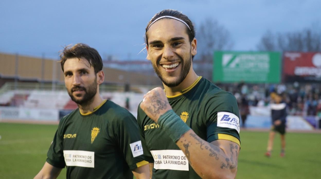 Gudelj celebra la victoria del Córdoba CF ante el Don Benito por 1-2 con su gol de cabeza