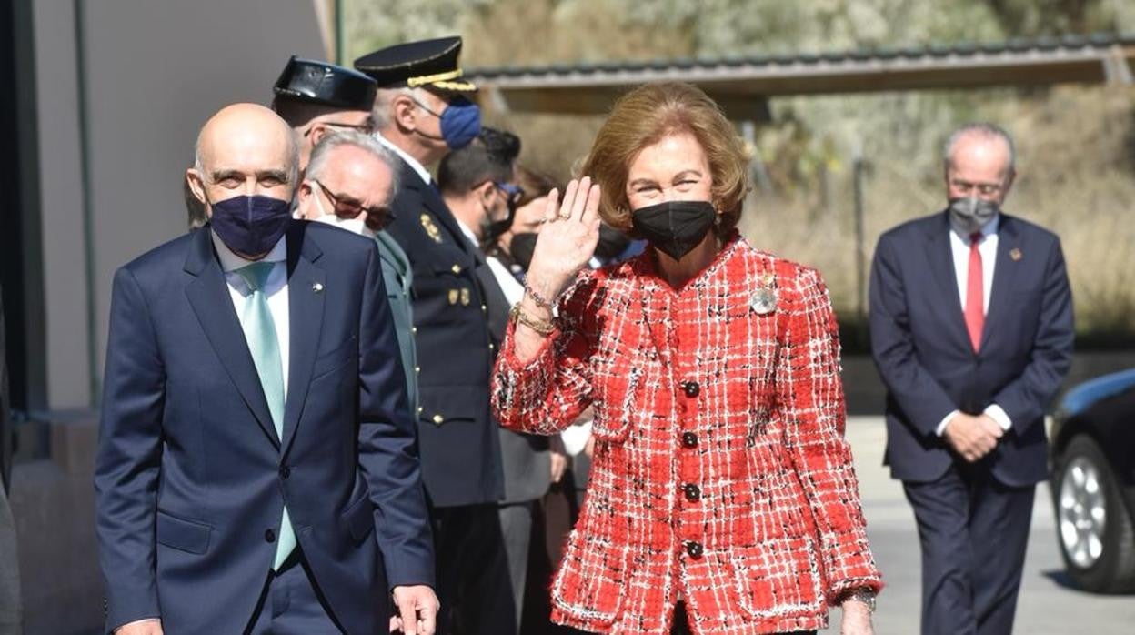 Doña Sofía, durante su visita a las instalaciones de Bancosol