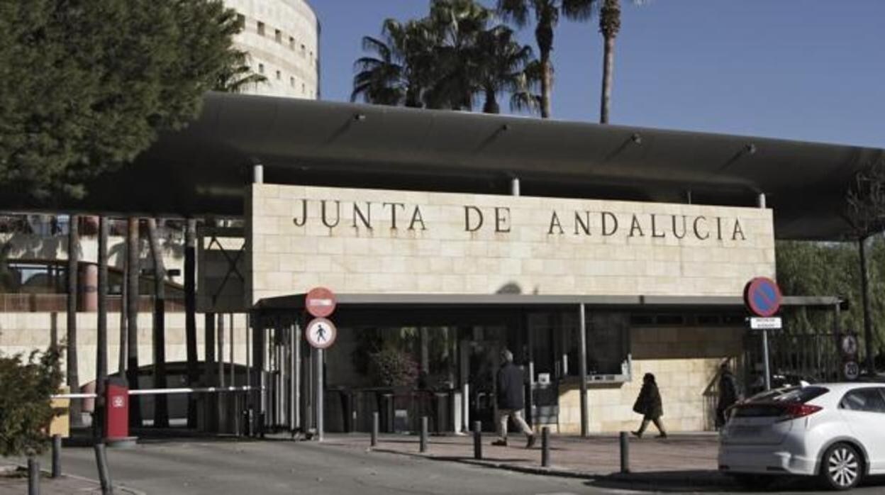 Torretriana, sede de la Junta de Andalucía en Sevilla