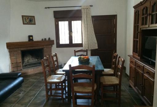 Salón comedor de estilo rústico