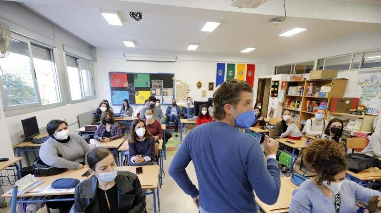 Aula del colegio Eduardo Lucena de Córdoba abierta para familias en una imagen de febrero de este año