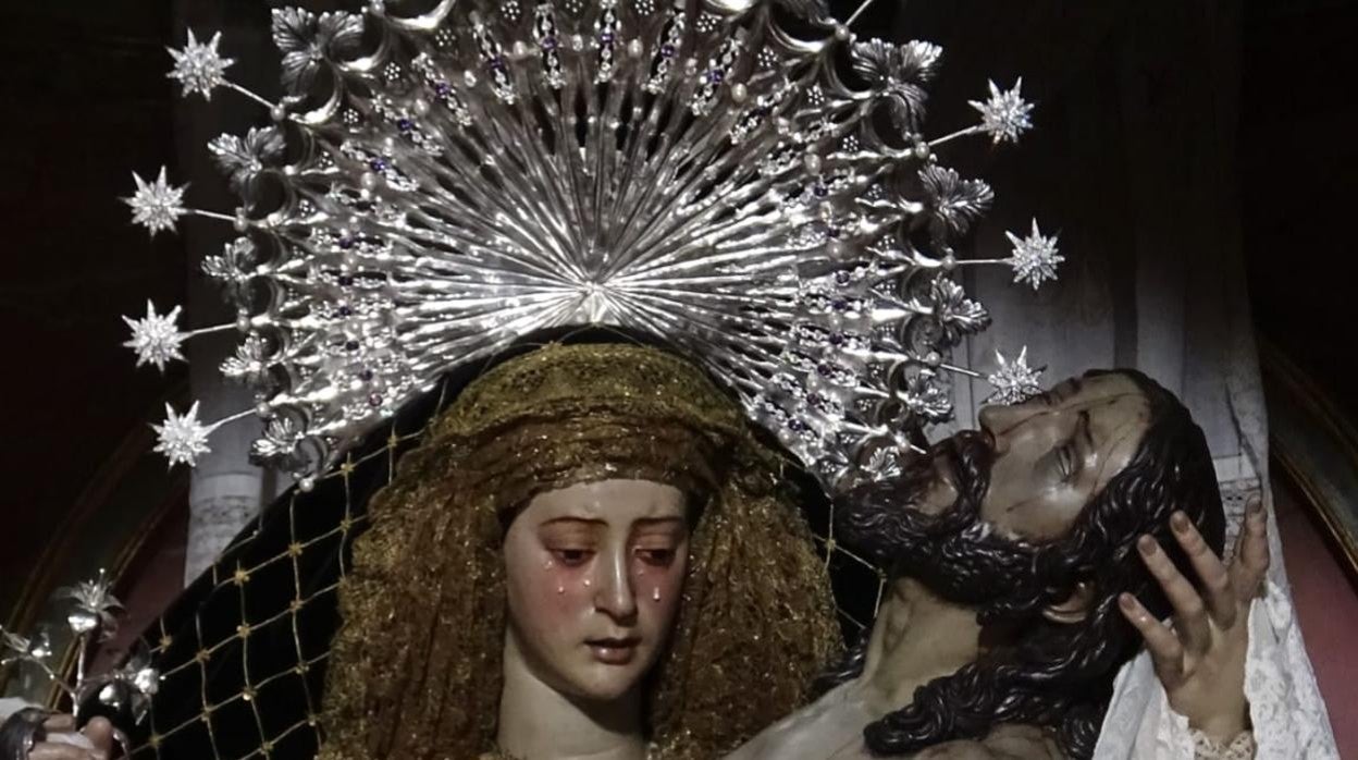 La Virgen de las Angustias, con la diadema restaurada
