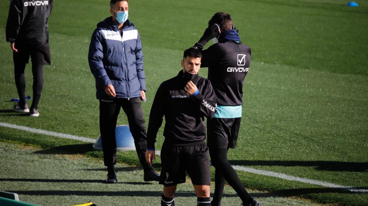 El lateral del Córdoba CF José Ruiz entrena en el estadio El Arcángel