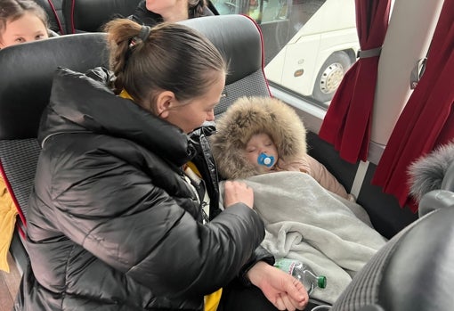 El autobús trasladará a Málaga a mujeres y niños, los más vulnerables