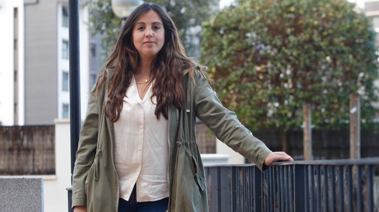 Inmaculada Poyato, que sufre Covid persistente, posa para ABC antes de atender a este medio