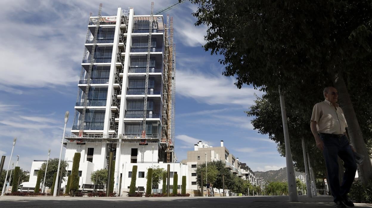 Imagen de la Torre del Agua actualmente inacabada