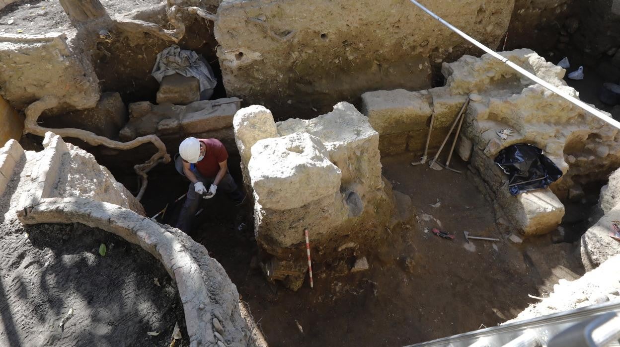 Excavación arqueológica en el Patio de los Naranjos