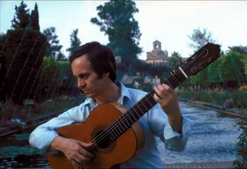 Imagen promocional de Paco Peña en la década de 1970, en el Alcázar de los Reyes Cristianos