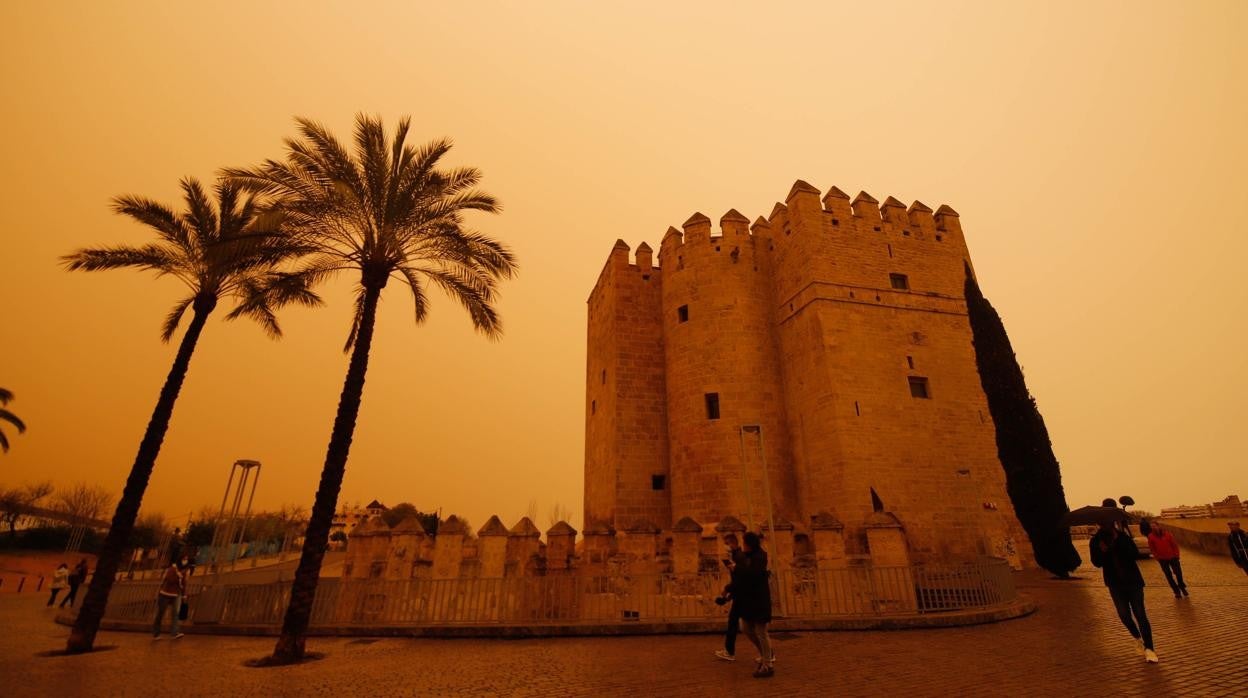 El cielo con calima, este martes en Córdoba