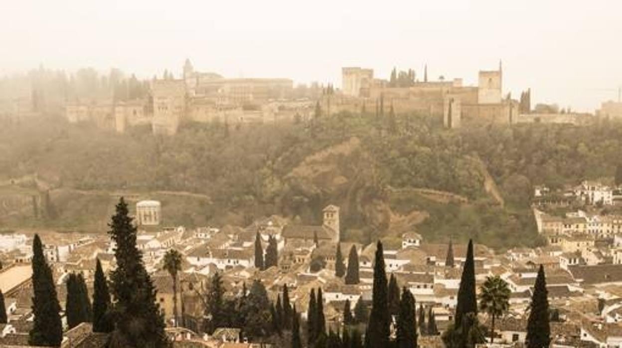 La calima en la Alhambra de Granada