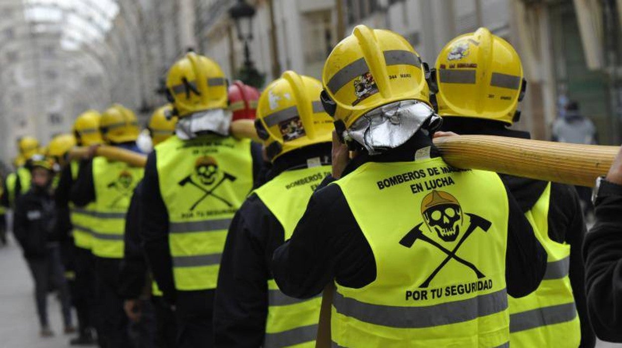 Los bomberos malagueños, en una manifestación realizada en 2017