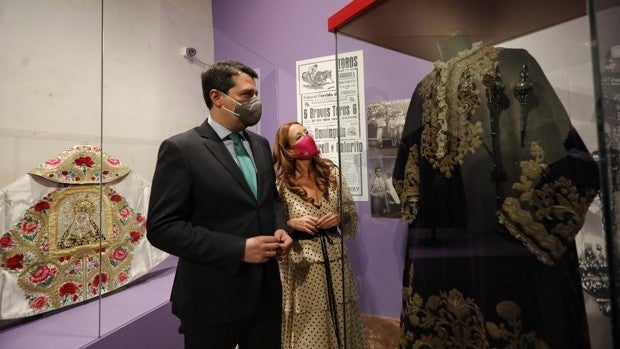 Del capote de paseo a la ofrenda devota: una exposición reúne huellas de los toreros en las cofradías de Córdoba