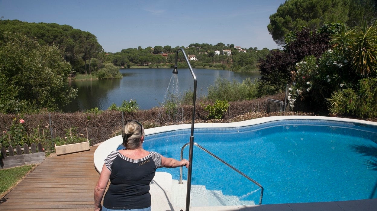 Una vecina de Las Jaras, en su casa