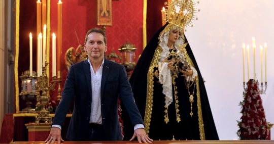 Rafael Fernandez, con su Virgen de la Soledad