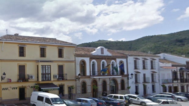 Vecinos de Riogordo tratan de linchar a un vecino que los amenazó con una escopeta en un pub