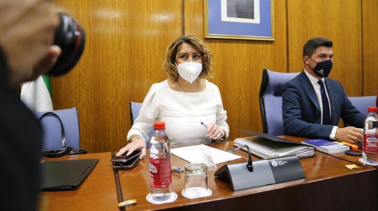 Susana Díaz en la comisión de la Faffe junto al presidente de la comisión, Enrique Moreno