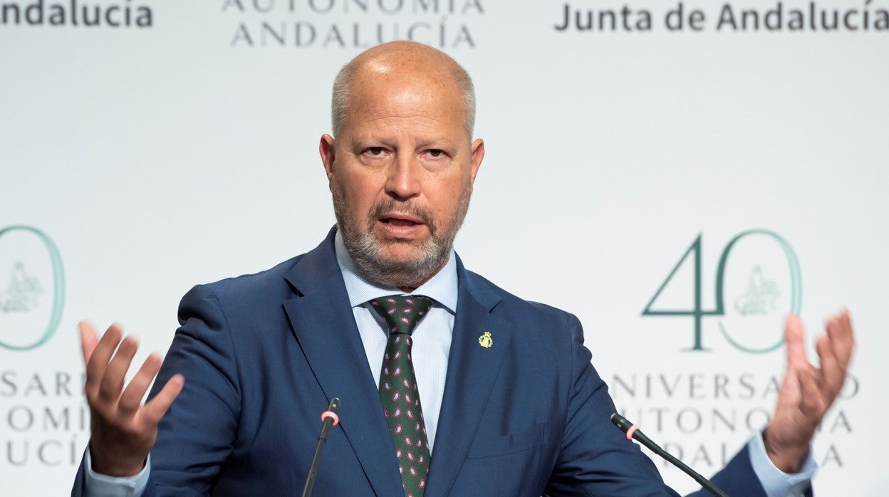 Javier Imbroda, en una de sus comparecencias como consejero de Educación y Deporte de la Junta de Andalucía