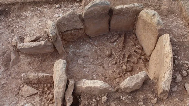 Hallan los restos de una mujer romana enterrada en una necrópolis de Granada abandonada 2.600 años antes